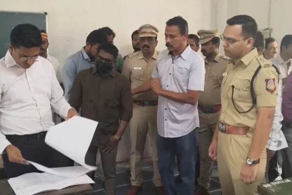 தாராபுரம் இடைத்தேர்தல் : வாக்கு எண்ணிக்கை மையத்தில் ஆட்சியர் ஆய்வு