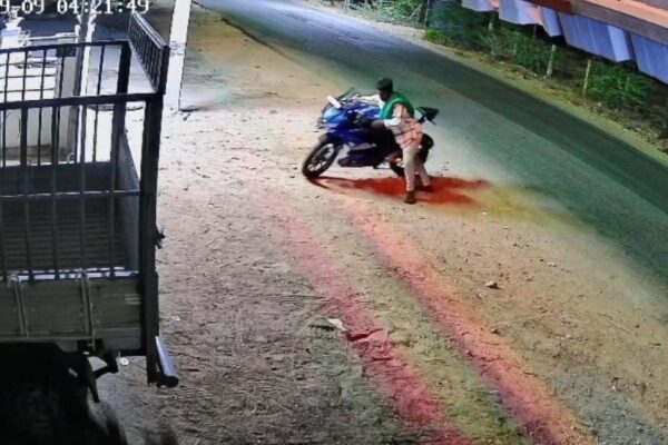 இருசக்கர வாகனம் திருட்டு : சிசிடிவியில் சிக்கிய மர்மநபர்