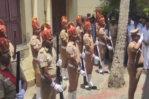 சாலமன் பாப்பையாவின் உடல் அரசு மரியாதையுடன் நல்லடக்கம்