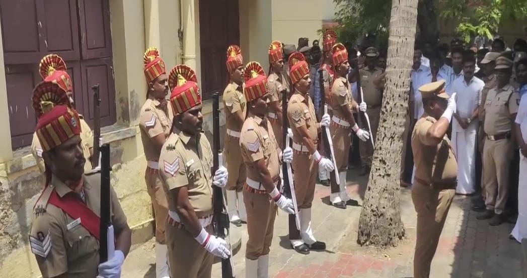 சாலமன் பாப்பையாவின் உடல் அரசு மரியாதையுடன் நல்லடக்கம்