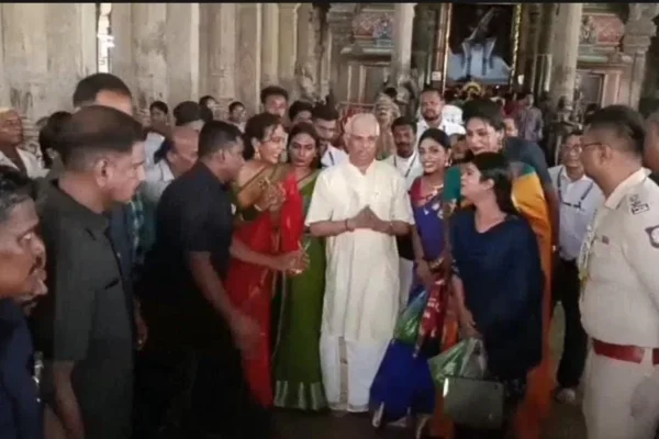ஸ்ரீரங்கம் கோவிலில் ஆளுநர் தரிசனம் : பலத்த போலீஸ் பாதுகாப்பு