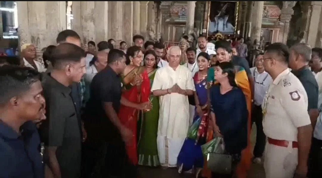 ஸ்ரீரங்கம் கோவிலில் ஆளுநர் தரிசனம் : பலத்த போலீஸ் பாதுகாப்பு