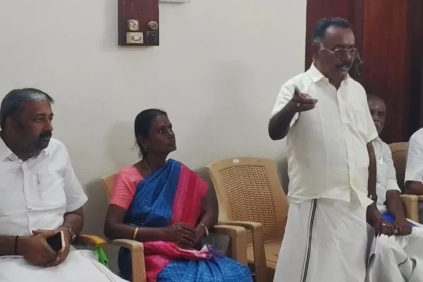 தாராபுரம் இடைத்தேர்தல் : அதிமுக நிர்வாகிகள் ஆலோசனை