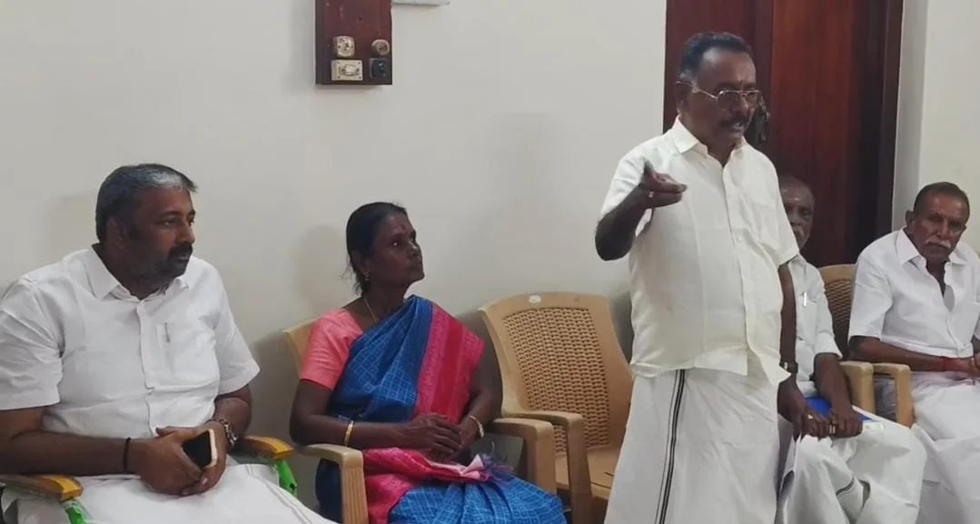 தாராபுரம் இடைத்தேர்தல் : அதிமுக நிர்வாகிகள் ஆலோசனை
