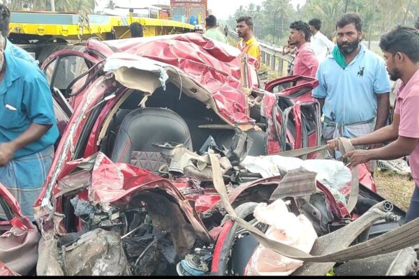 வாகனங்கள் அடுத்தடுத்து மோதல் : ஸ்தம்பித்த சேலம்- பெங்களூரு தேசிய நெடுஞ்சாலை
