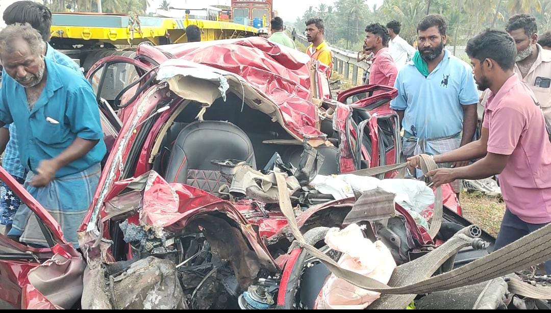 வாகனங்கள் அடுத்தடுத்து மோதல் : ஸ்தம்பித்த சேலம்- பெங்களூரு தேசிய நெடுஞ்சாலை