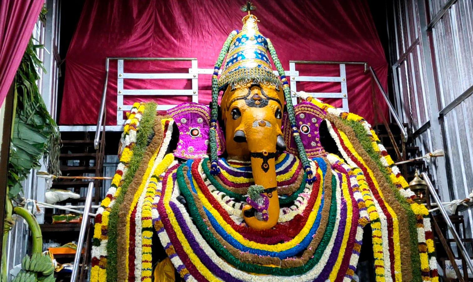 விநாயகர் சதுர்த்தி : புலியகுளம் விநாயகருக்கு சந்தனகாப்பு ராஜ அலங்காரம்