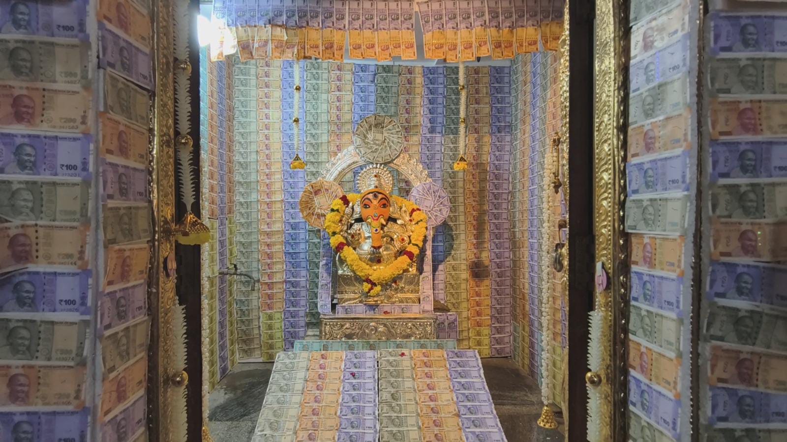 காஞ்சிபுரம் : ரூ.20 லட்சம் நோட்டுகளால் அலங்கரிக்கப்பட்ட ஏலேல சிங்க விநாயகர் சன்னதி