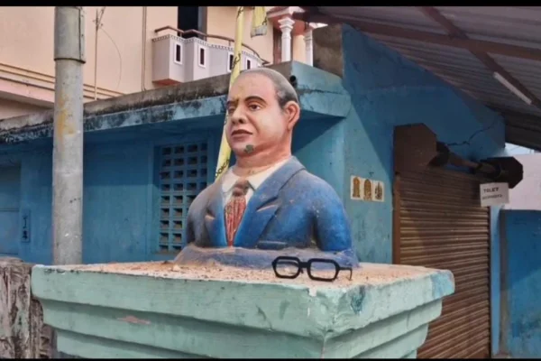 சிதம்பரம் அருகே அம்பேத்கர் சிலை சேதம் : போலீசார் விசாரணை