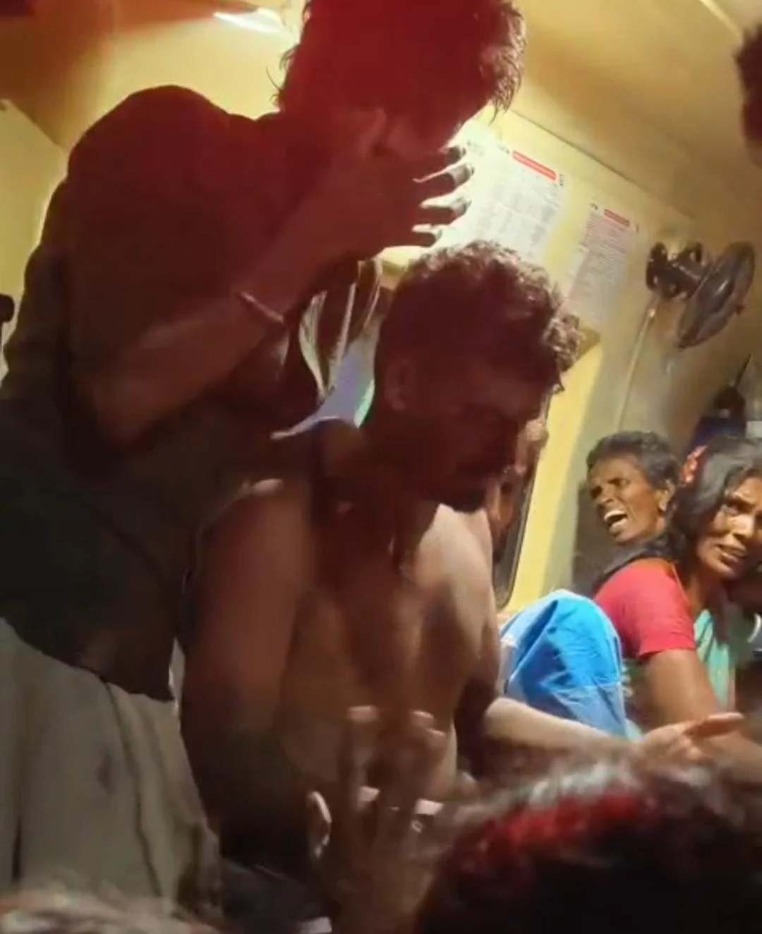 கபடி போட்டியில் மோதல் : கல்வீச்சில் எஸ்.எஸ்.ஐ உட்பட 20 பேர் காயம் , குவிக்கப்பட்ட போலீசார்