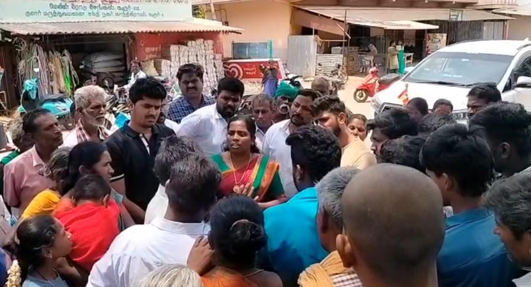 நாங்கள் என்ன முட்டாளா? : தவெக எம்.எல்.ஏவை முற்றுகையிட்டு விவசாயிகள் சரமாரி கேள்வி