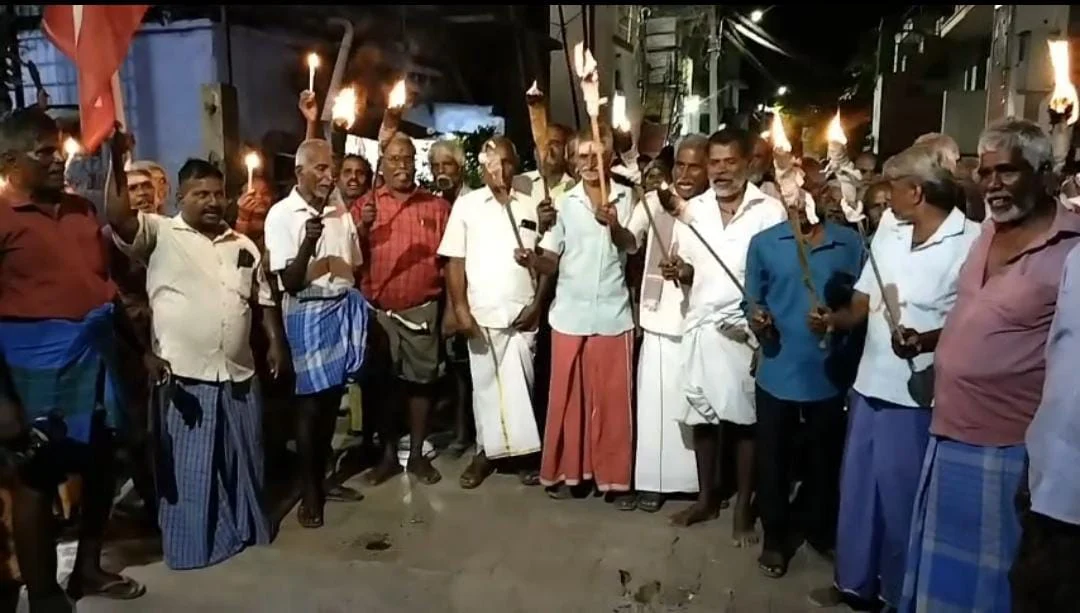வாழ்வாதாரத்திற்காக நெசவாளர்கள் தொடர் போராட்டம் : கண்டுகொள்ளாத அமைச்சர்
