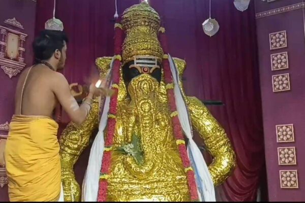 ஆம்பூர் : விநாயகருக்கு 500 கிலோ சந்தன காப்பு