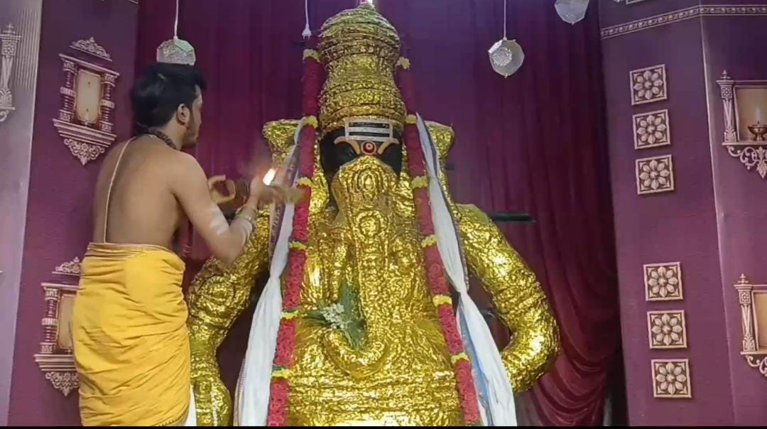 ஆம்பூர் : விநாயகருக்கு 500 கிலோ சந்தன காப்பு
