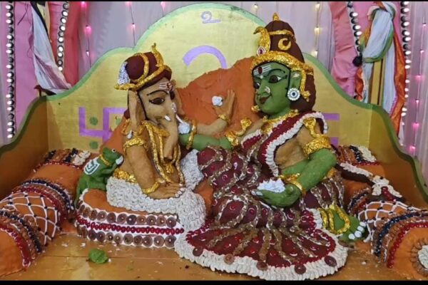 குடியாத்தம் : 601 கிலோ லட்டு, உலர் பழங்களால் செய்யப்பட்ட விநாயகர்