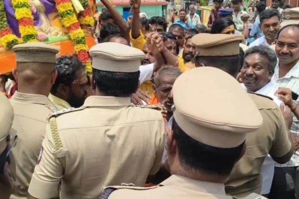 அனுமதியின்றி வைக்கப்பட்ட விநாயகர் சிலை : பறிமுதல் செய்த போலீசார்