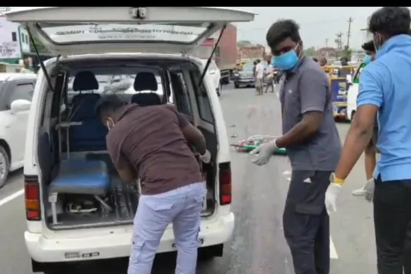 கரூரில் கோர விபத்து : உடல் நசுங்கி உயிரிழந்த பெண்கள்