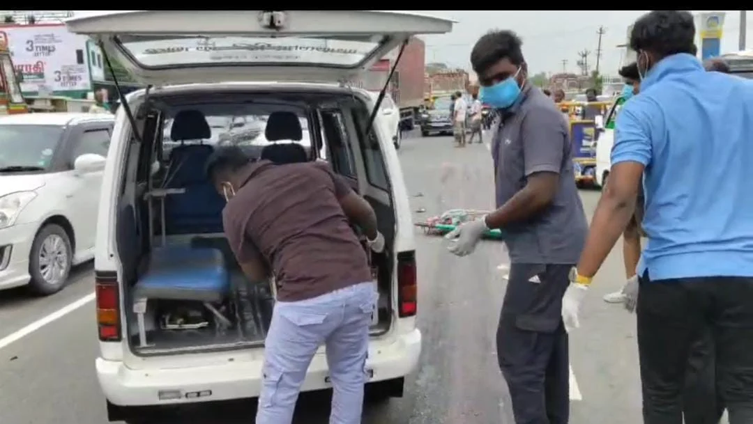 கரூரில் கோர விபத்து : உடல் நசுங்கி உயிரிழந்த பெண்கள்