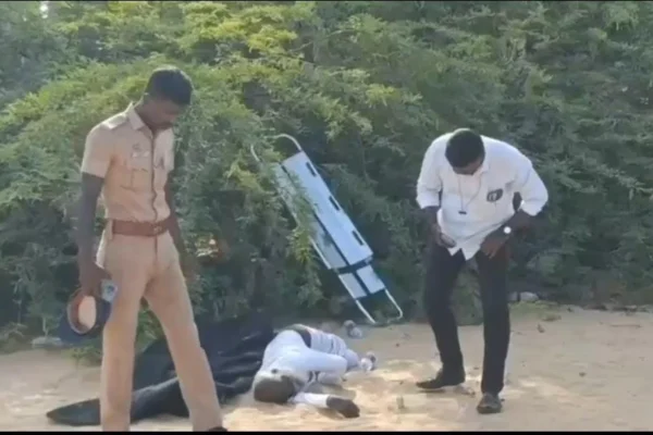 ஏர்வாடி அருகே மீட்கப்பட்ட சடலங்கள் : போலீசார் விசாரணை