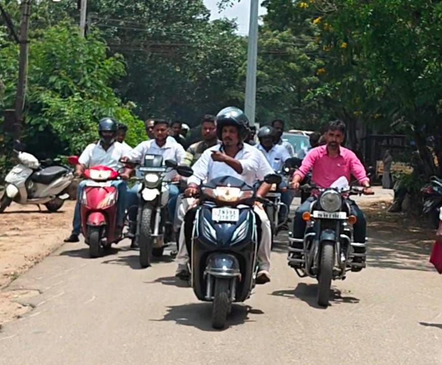 கோவை : டூவிலரில் சென்று சிட்கோவை ஆய்வு செய்த அமைச்சர்கள்