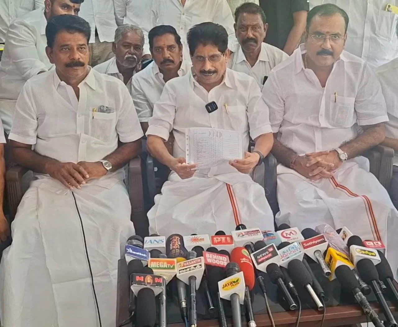 1.44 லட்சம் மனைகளுக்கு கிரையப் பத்திரம் வழங்கும் பணி துவக்கம் – தமிழ்நாடு நகர்ப்புற வாழ்விட மேம்பாட்டு வாரியத் தலைவர் கு.பா.கிருஷ்ணன்