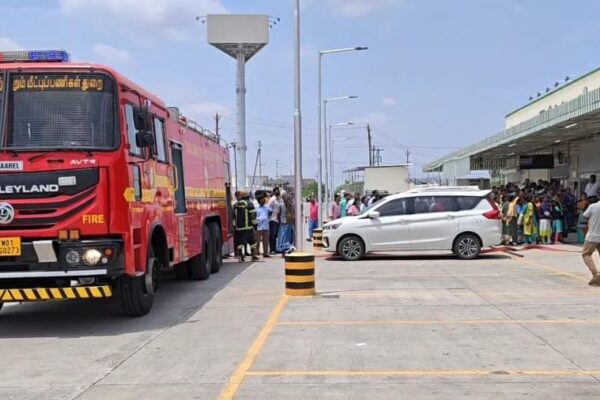 தீயணைப்புத்துறை விழிப்புணர்வு நிகழ்ச்சி : மயங்கி விழுந்த பெண்ணால் பரபரப்பு