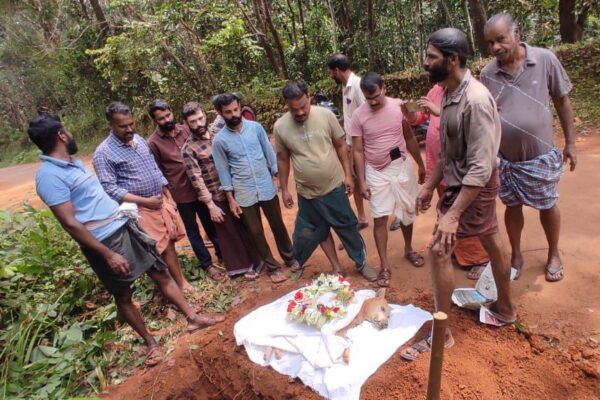ஊர்க்காவலனுக்கு பிரியாவிடை அளித்த பொதுமக்கள்