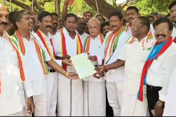 தட்டாஞ்சாவடி இடைத்தேர்தல் : காங்கிரஸ் வேட்பாளர் மனுதாக்கல்