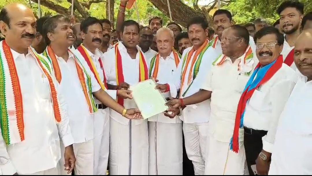 தட்டாஞ்சாவடி இடைத்தேர்தல் : காங்கிரஸ் வேட்பாளர் மனுதாக்கல்
