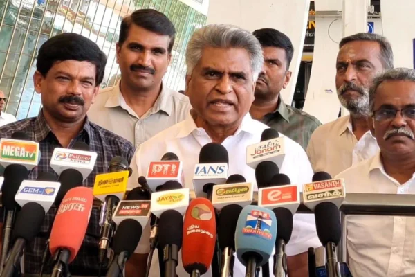 தமிழகத்தின் பொருளாதார வளர்ச்சி பின்னோக்கி செல்லும் அபாயம் : ஈ.ஆர்.ஈஸ்வரன்