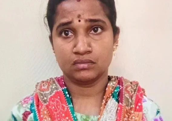 சிகிச்சைக்கு வந்த மூதாட்டியின் நகை திருட்டு : செவிலியர் கைது