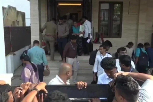 அன்பில் மகேஷ் வீட்டில் போலீசார் சோதனை நிறைவு - 18ம் தேதி நேரில் ஆஜராக உத்தரவு
