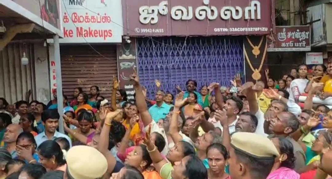 "உங்களுக்கு வாக்களித்ததே வேஸ்ட்” : மதுரையில் பெண் பக்தர்கள் ஆவேசம்