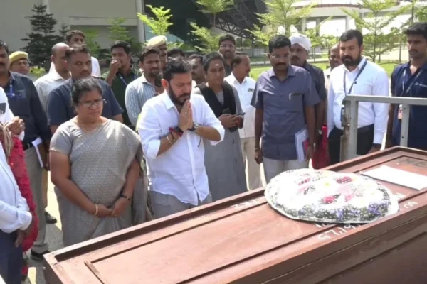 ஈரானிய கடற்கொள்ளையர்களால் கொல்லப்பட்ட மீனவர்களின் உடலுக்கு அமைச்சர் ஸ்ரீநாத் அஞ்சலி