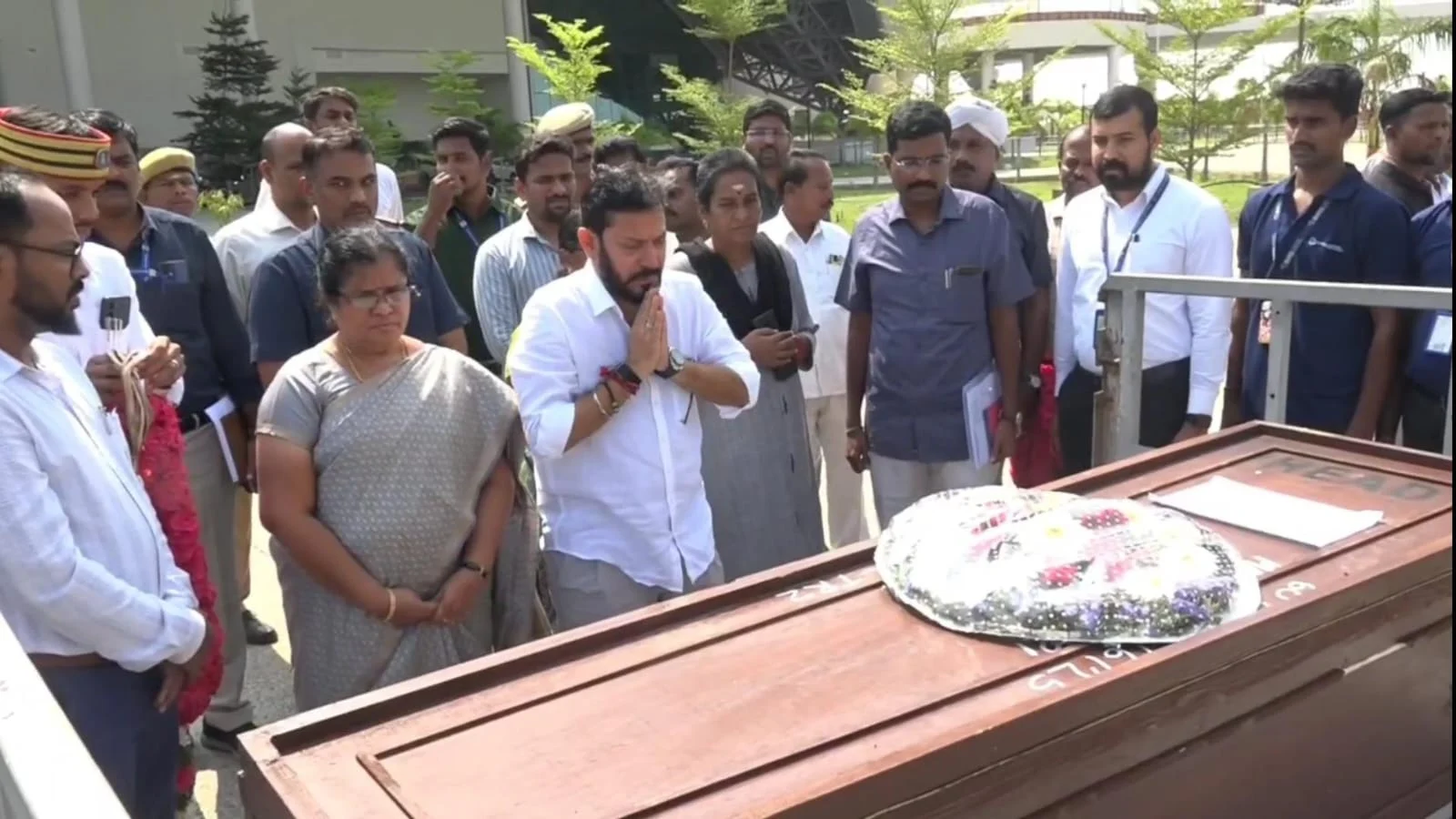 ஈரானிய கடற்கொள்ளையர்களால் கொல்லப்பட்ட மீனவர்களின் உடலுக்கு அமைச்சர் ஸ்ரீநாத் அஞ்சலி