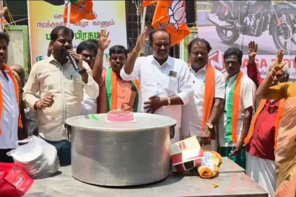 சோளிங்கர் : பிரதமர் மோடி பிறந்தநாள் கொண்டாட்டம்