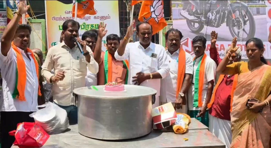 சோளிங்கர் : பிரதமர் மோடி பிறந்தநாள் கொண்டாட்டம்