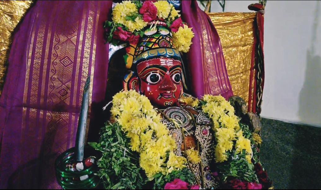 அரூர் : மழை வேண்டி அம்மனுக்கு களி, கருவாட்டுக் குழம்பு படையல்