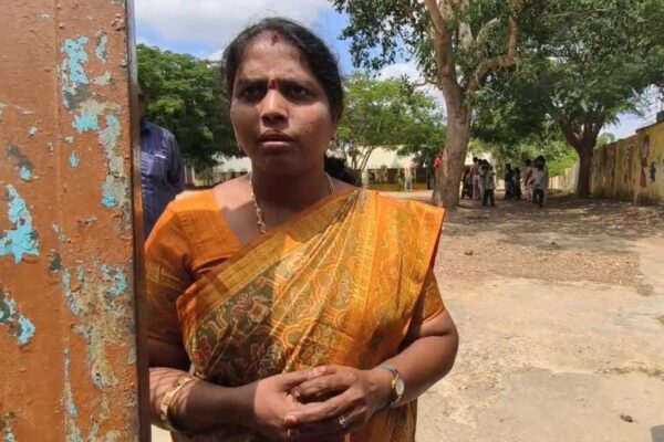 மாணவியை பிரம்பால் தாக்கிய தலைமை ஆசிரியை சஸ்பெண்ட்