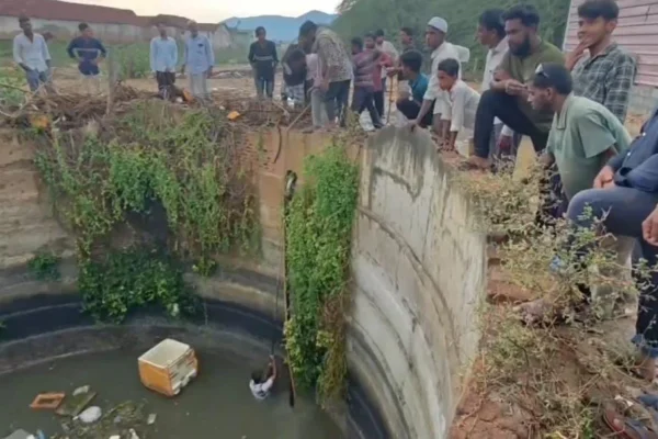 தந்தையின் இறப்பு சான்றிதழ் வழங்க இழுத்தடிப்பு : மகன் தற்கொலை முயற்சி
