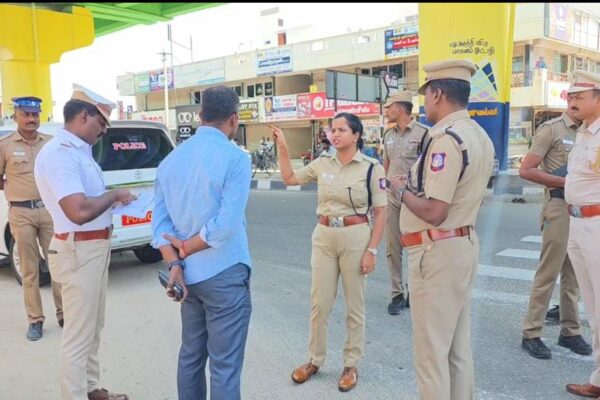 தாராபுரம் இடைத்தேர்தல் : பாதுகாப்பு பணிகள் குறித்து எஸ்பி ஆய்வு