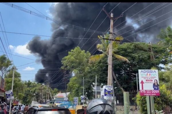 கோவையில் தீ விபத்து : ரூ.2 கோடி பொருட்கள் சாம்பல் - புகைமூட்டத்தால் மக்கள் திணறல்