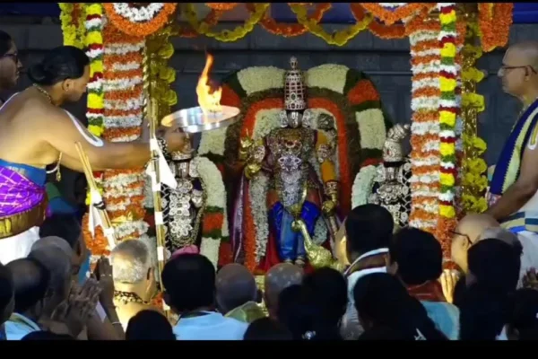 திருப்பதி : சர்வ பூபால வாகனத்தில் சுவாமி திருவுலா