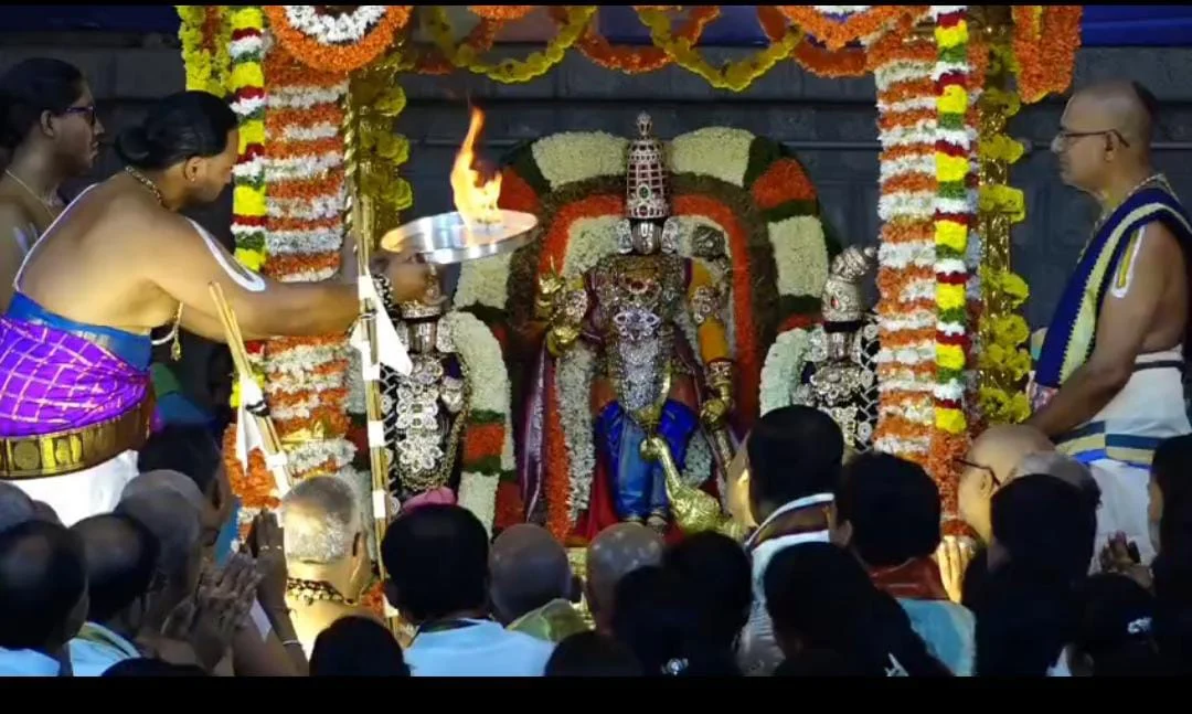 திருப்பதி : சர்வ பூபால வாகனத்தில் சுவாமி திருவுலா