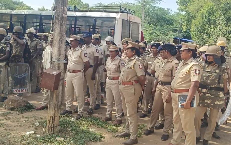 சிலைகள் விவகாரத்தில் நீதிமன்ற உத்தரவு : குவிக்கப்பட்ட போலீசார்