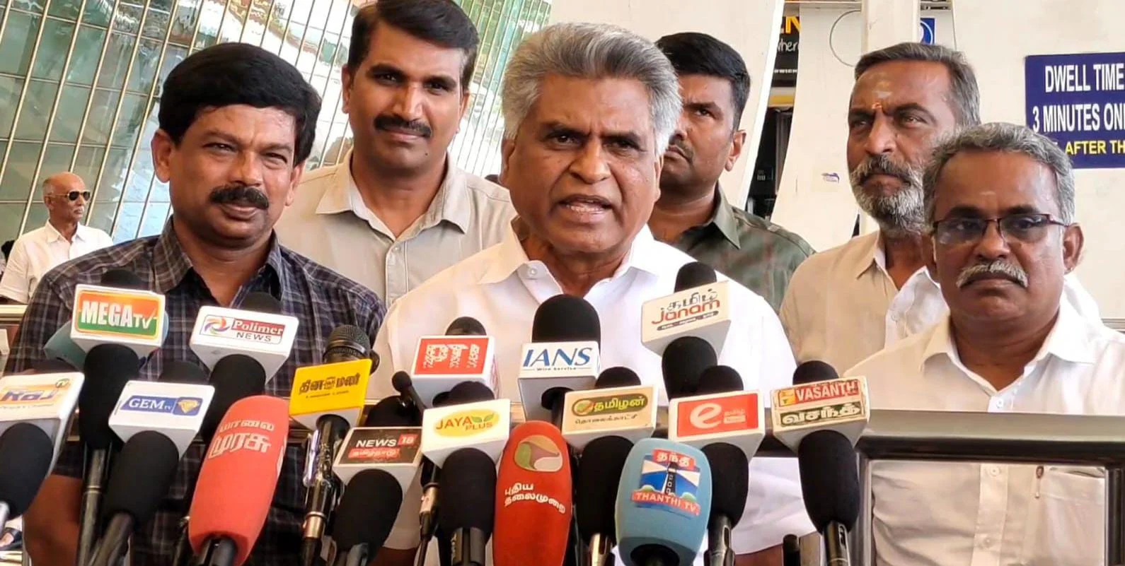 டெங்கு பரவல் : தமிழக அரசு மெத்தனம் - ஈஸ்வரன் குற்றசாட்டு