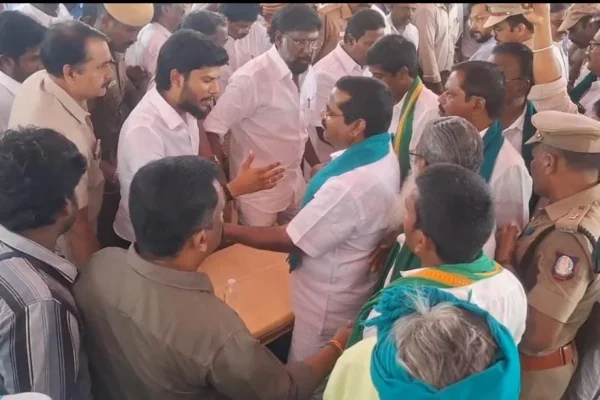 விவசாயிகள் காத்திருப்பு போராட்டம் : அமைச்சர்கள் பேச்சு வார்த்தை தோல்வி