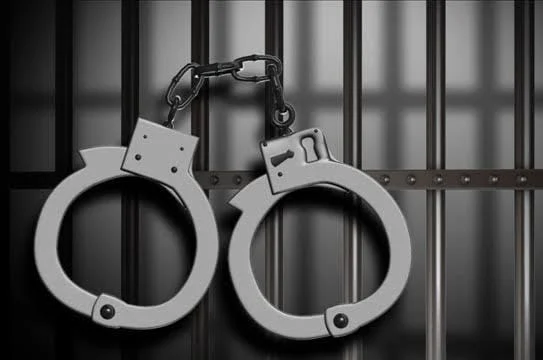 மாணவியிடம் ஆபாச செய்கை : வடமாநில வாலிபருக்கு தர்ம அடி