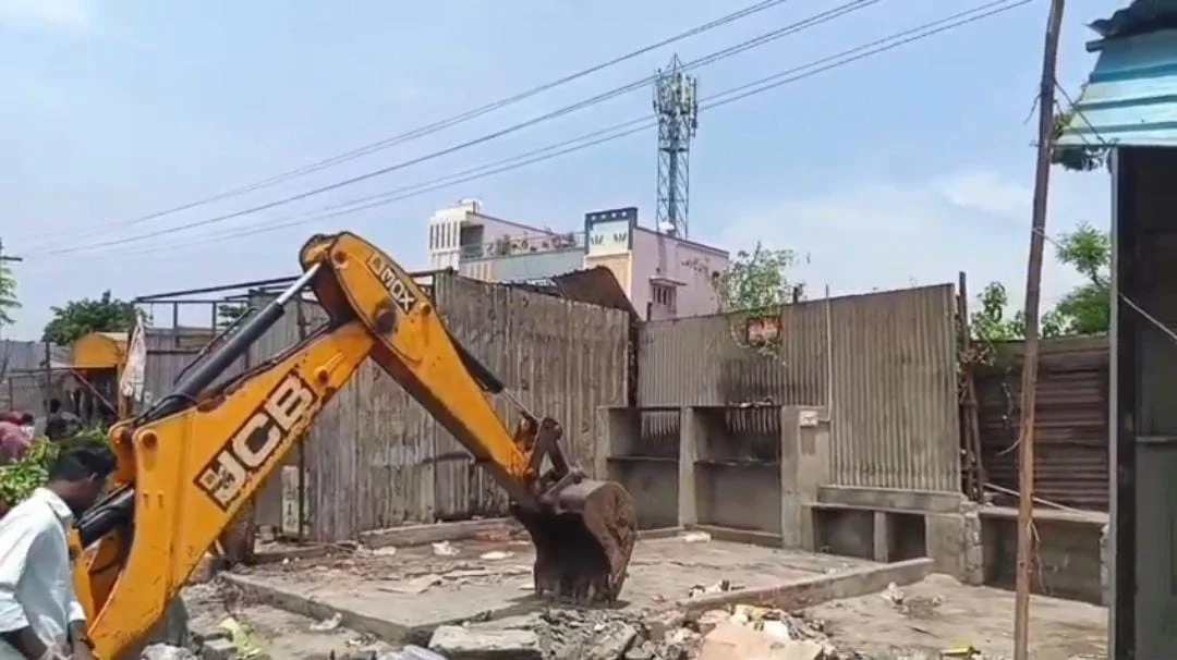 அரசு மருத்துவமனை அருகாமை ஆக்கிரமிப்பு கடைகள அகற்றம்