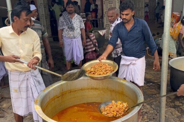 இந்து - முஸ்லீம் ஒற்றுமையை பறைசாற்றிய ஊர் கந்தூரி விழா